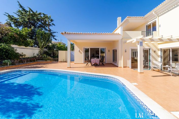 Image No.10-3 Bed Villa for sale