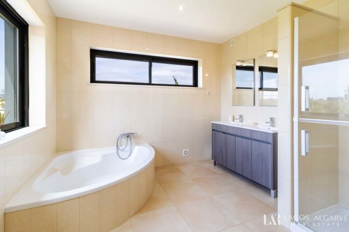 Image No.22-Villa de 4 chambres à vendre à Lagos