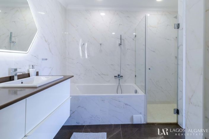 Image No.24-3 Bed Villa for sale