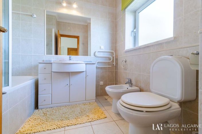 Image No.24-3 Bed Apartment for sale