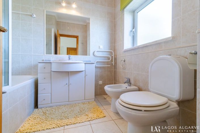 Image No.25-3 Bed Apartment for sale