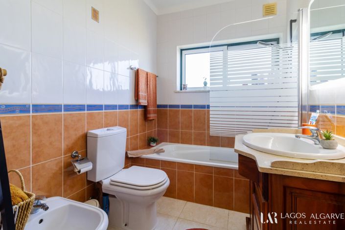 Image No.18-3 Bed Apartment for sale