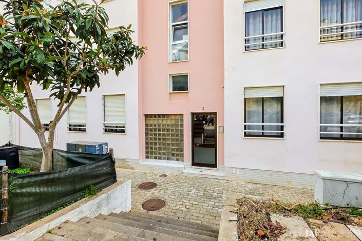 Image No.21-3 Bed Apartment for sale