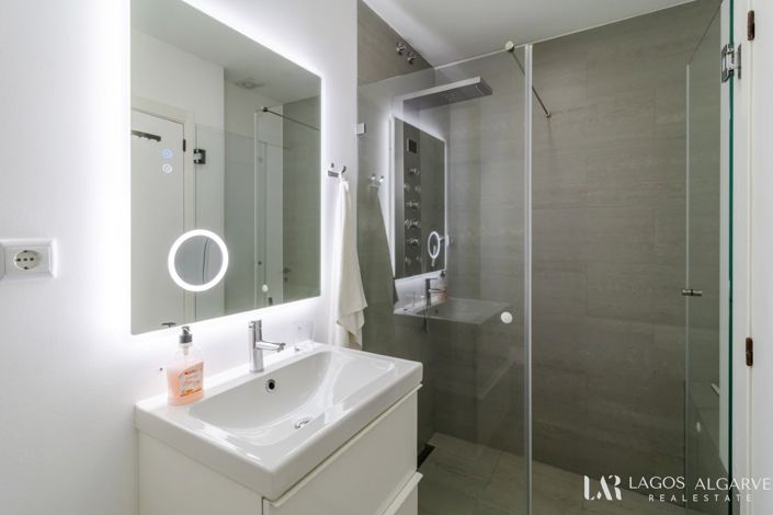 Image No.22-2 Bed Apartment for sale