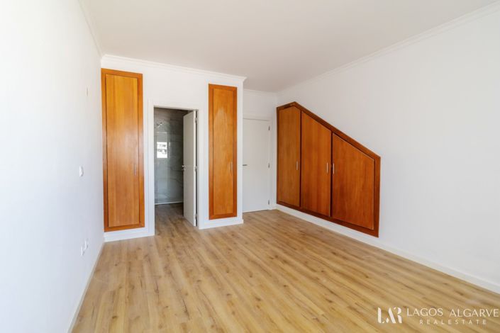Image No.29-4 Bed Villa for sale