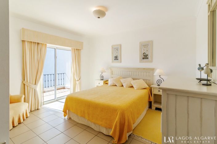 Image No.32-2 Bed Townhouse for sale