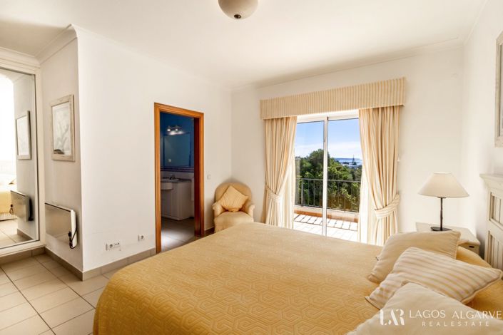 Image No.32-2 Bed Townhouse for sale