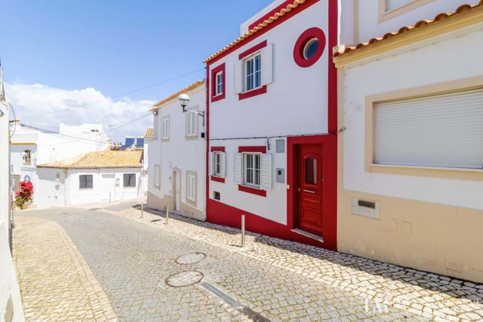 Image No.20-1 Bed Townhouse for sale