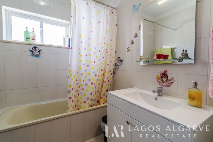 Image No.17-3 Bed Apartment for sale