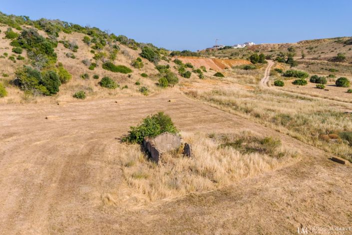 Image No.17-3 Bed Land for sale