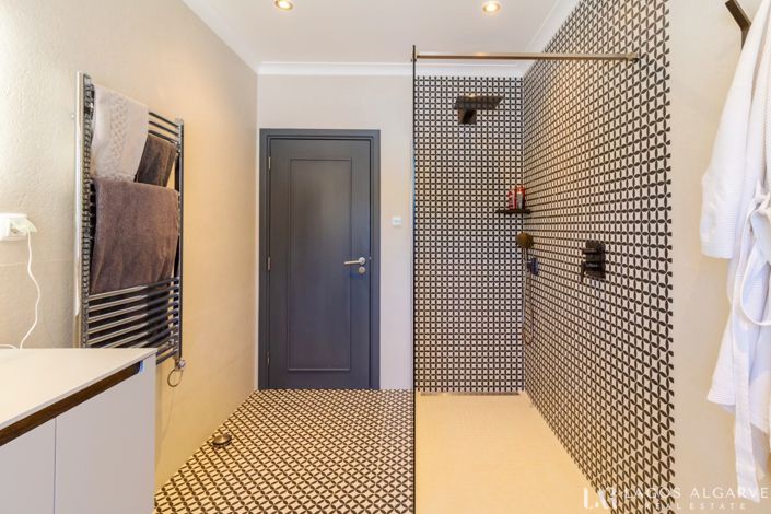 Image No.22-5 Bed Villa for sale