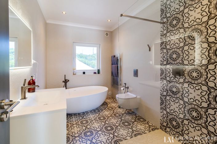 Image No.25-5 Bed Villa for sale