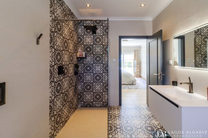 Image No.26-5 Bed Villa for sale