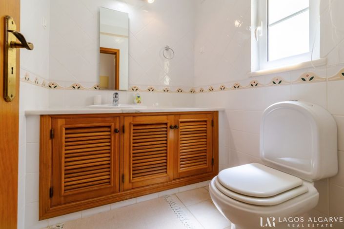 Image No.18-3 Bed Townhouse for sale