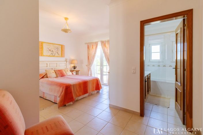 Image No.20-3 Bed Townhouse for sale