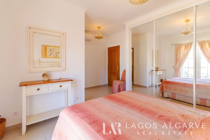 Image No.26-3 Bed Townhouse for sale