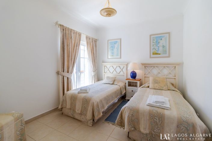 Image No.29-3 Bed Townhouse for sale