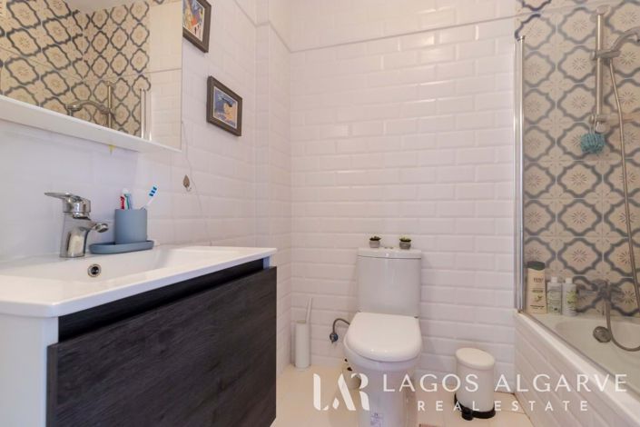 Image No.20-2 Bed Apartment for sale