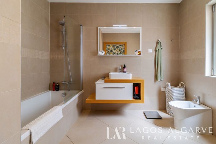 Image No.21-2 Bed Apartment for sale