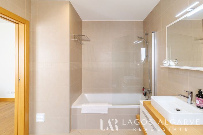 Image No.22-2 Bed Apartment for sale