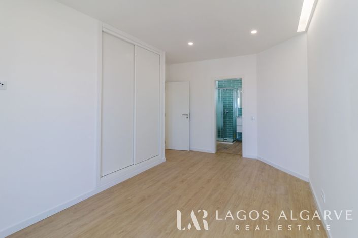 Image No.14-3 Bed Apartment for sale