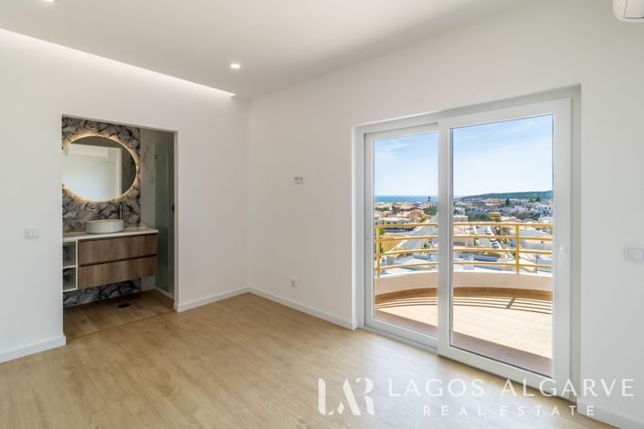 Image No.19-3 Bed Apartment for sale