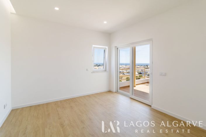 Image No.22-3 Bed Apartment for sale