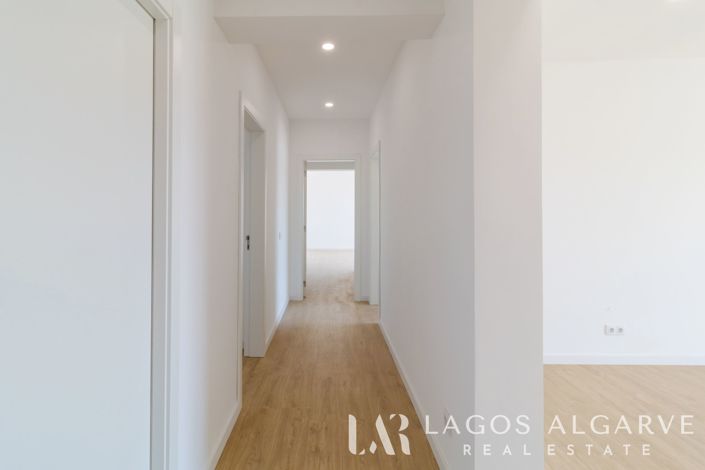 Image No.25-3 Bed Apartment for sale