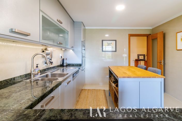 Image No.18-3 Bed Apartment for sale