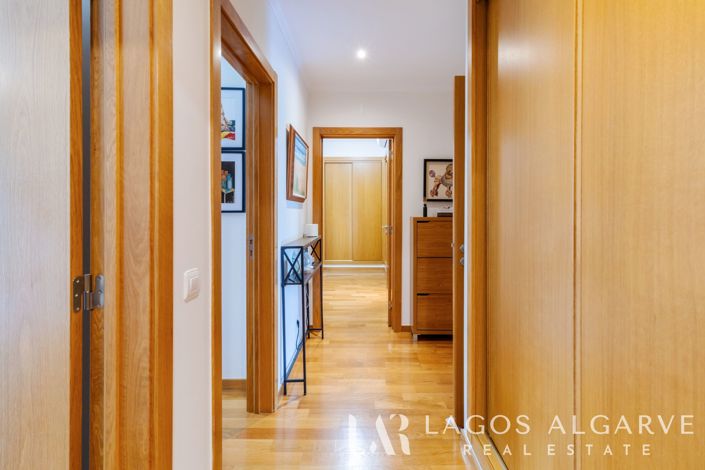 Image No.25-3 Bed Apartment for sale