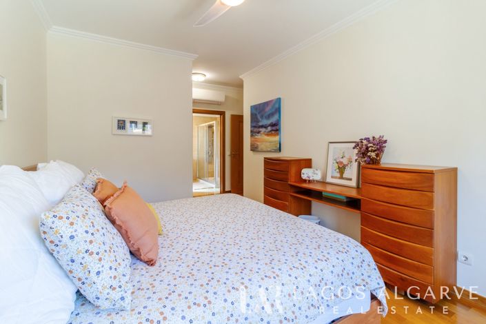 Image No.27-3 Bed Apartment for sale