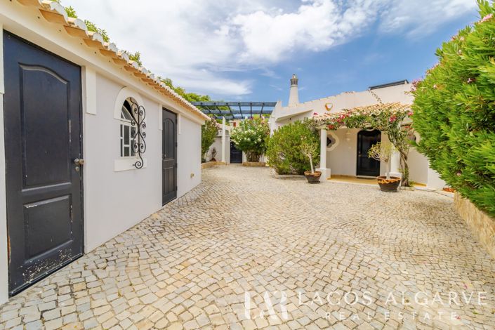 Image No.32-4 Bed Villa for sale