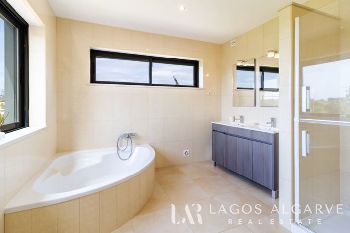 Image No.25-4 Bed Villa for sale