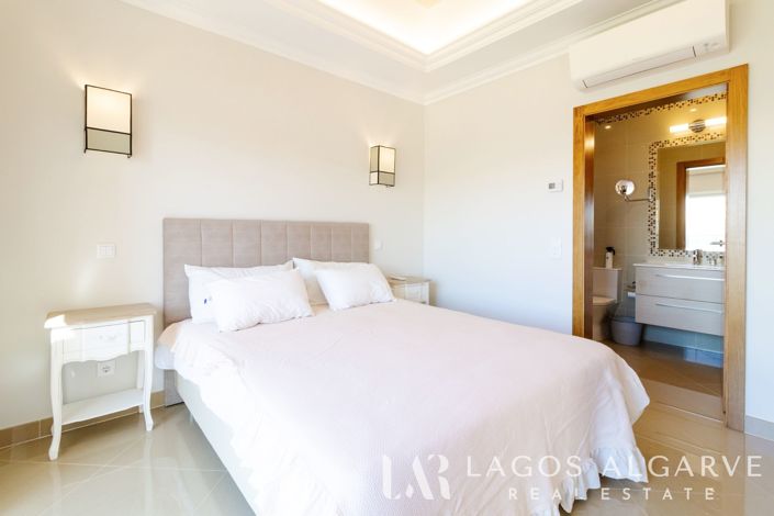 Image No.40-4 Bed Villa for sale