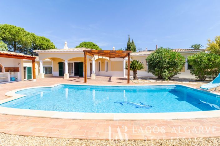 Image No.2-4 Bed Villa for sale