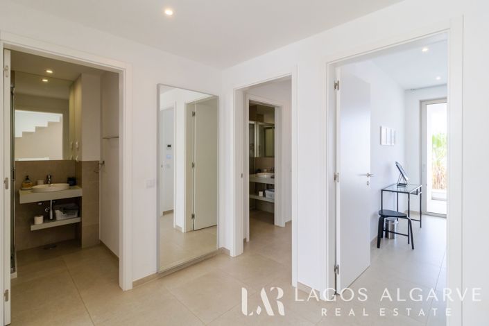 Image No.23-3 Bed Townhouse for sale