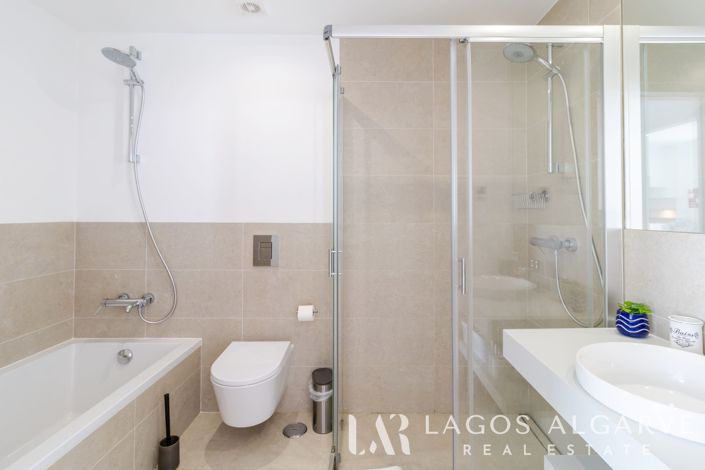 Image No.30-3 Bed Townhouse for sale