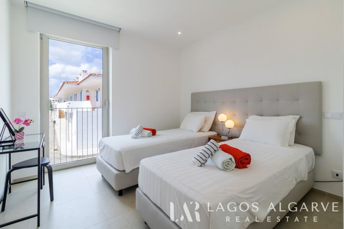 Image No.37-3 Bed Townhouse for sale