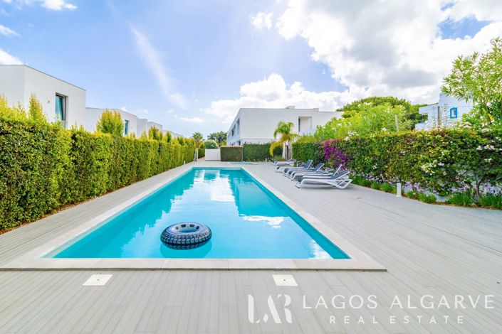 Image No.50-3 Bed Townhouse for sale