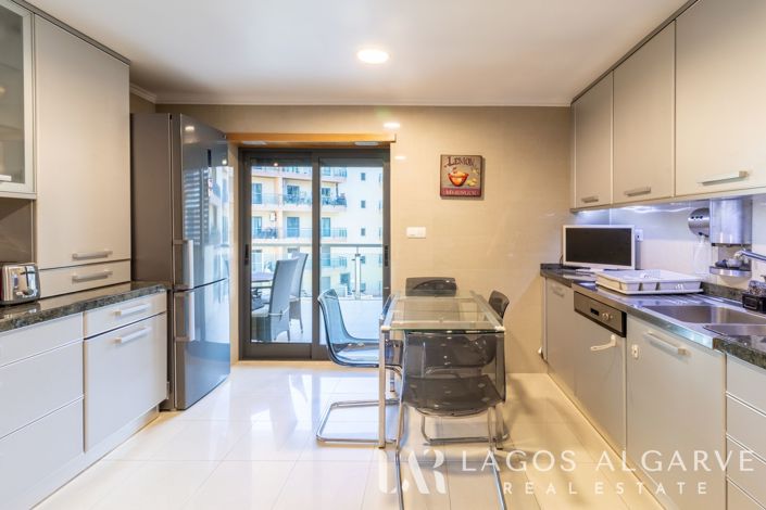 Image No.11-3 Bed Apartment for sale