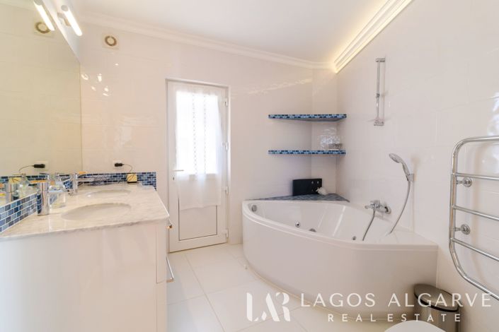 Image No.30-4 Bed Villa for sale