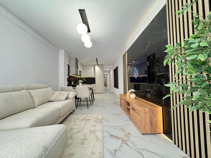 Image No.1-4 Bed Property for sale