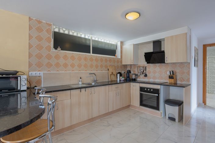 Image No.19-5 Bed Property for sale