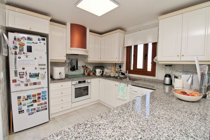 Image No.11-2 Bed Property for sale