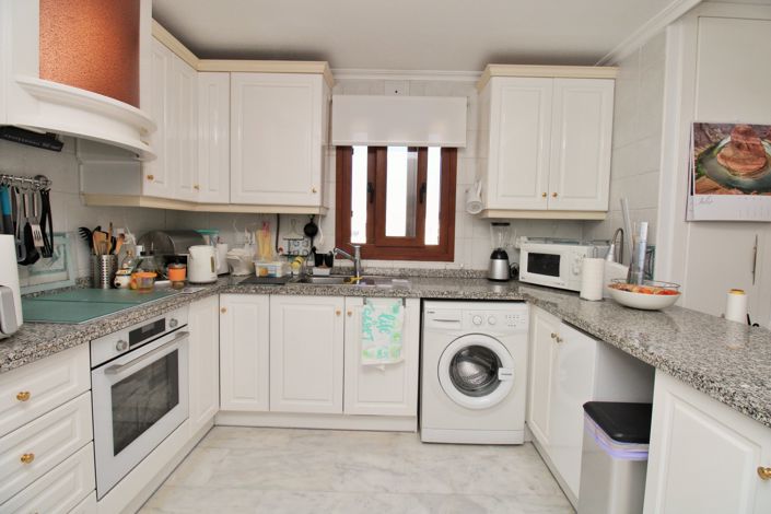 Image No.12-2 Bed Property for sale