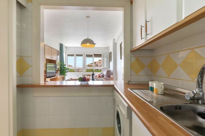 Image No.10-2 Bed Property for sale