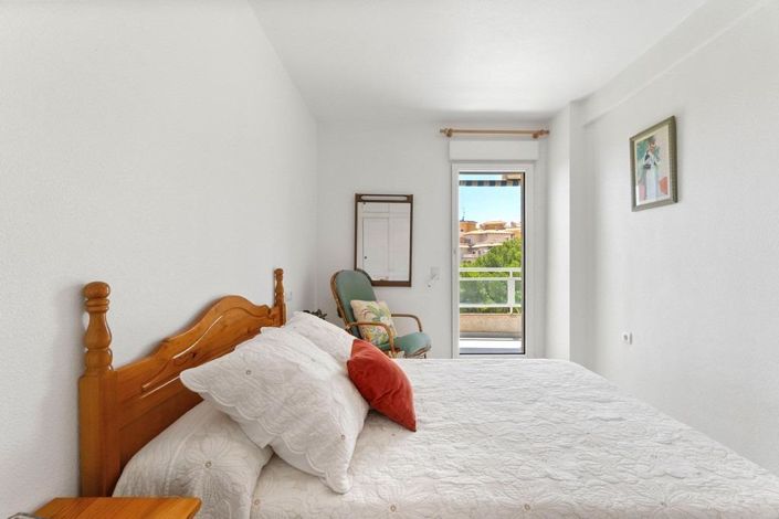 Image No.15-2 Bed Property for sale