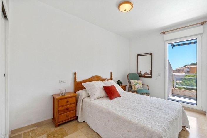 Image No.4-2 Bed Property for sale