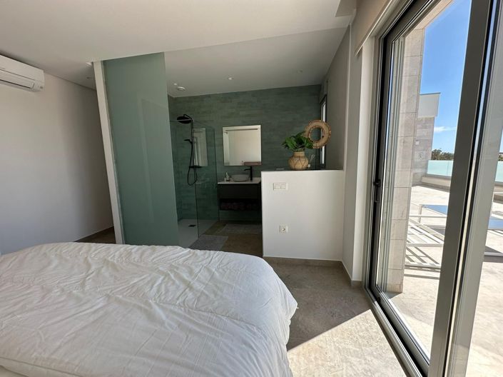 Image No.34-4 Bed Villa for sale