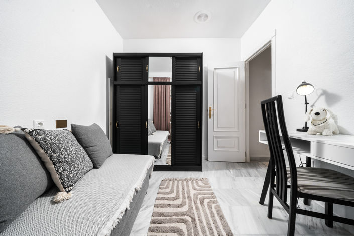 Image No.17-2 Bed Property for sale